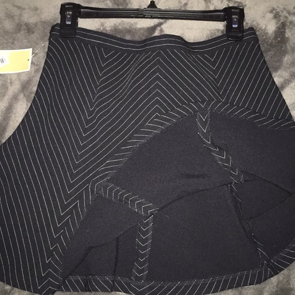 Vertical- strip Michael Kors skirt - Picture 3 of 6